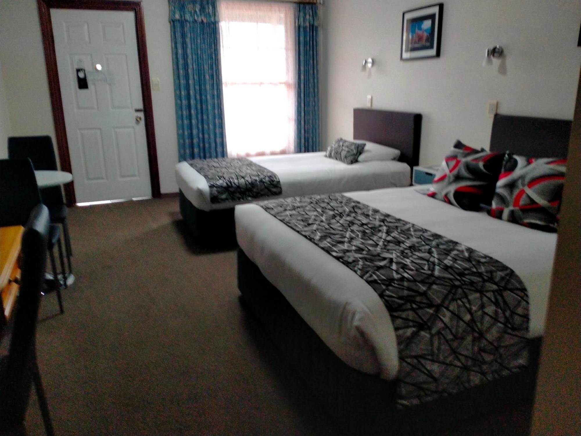 Sandstock Motor Inn Армидейл Экстерьер фото