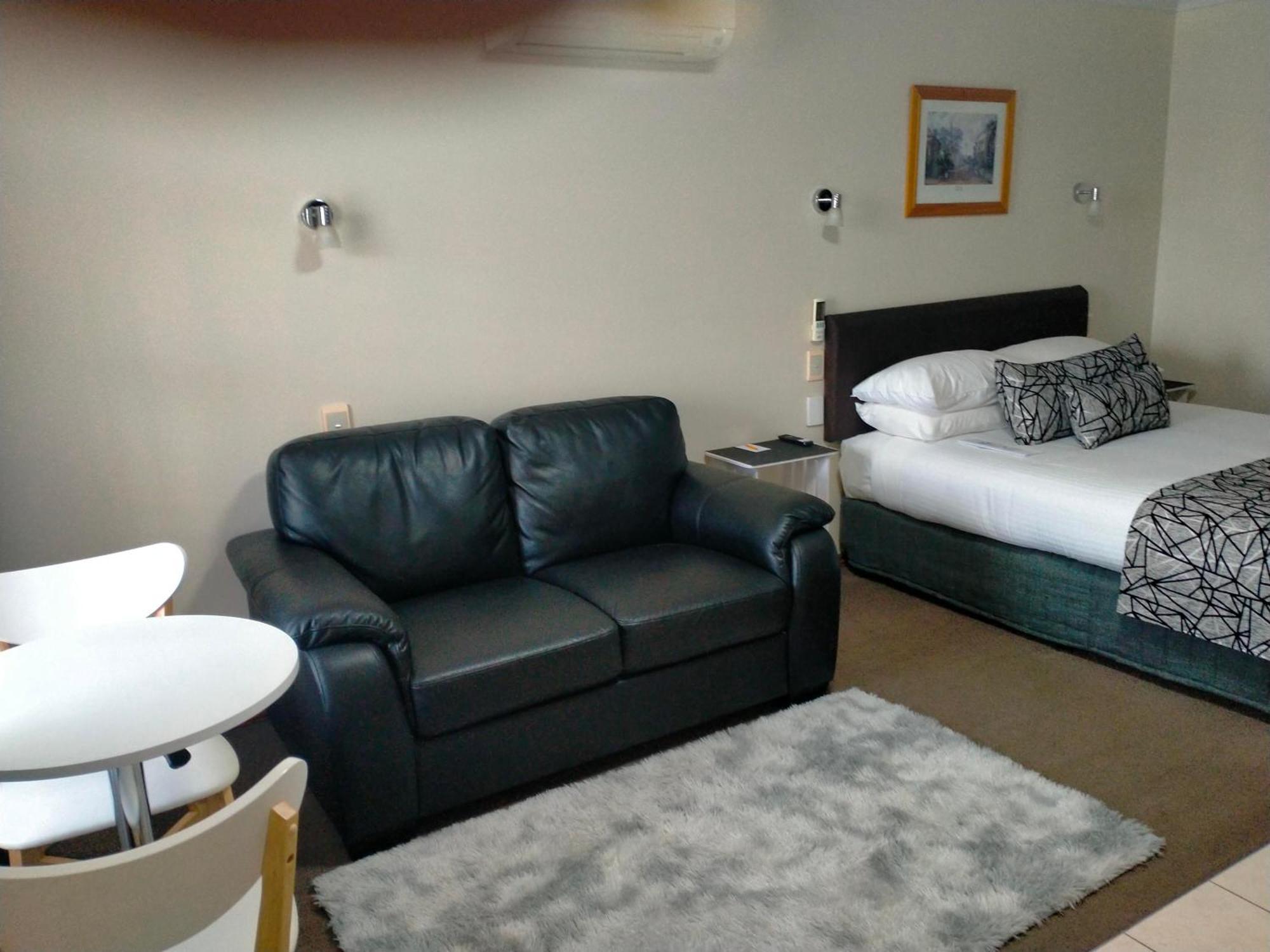 Sandstock Motor Inn Армидейл Экстерьер фото