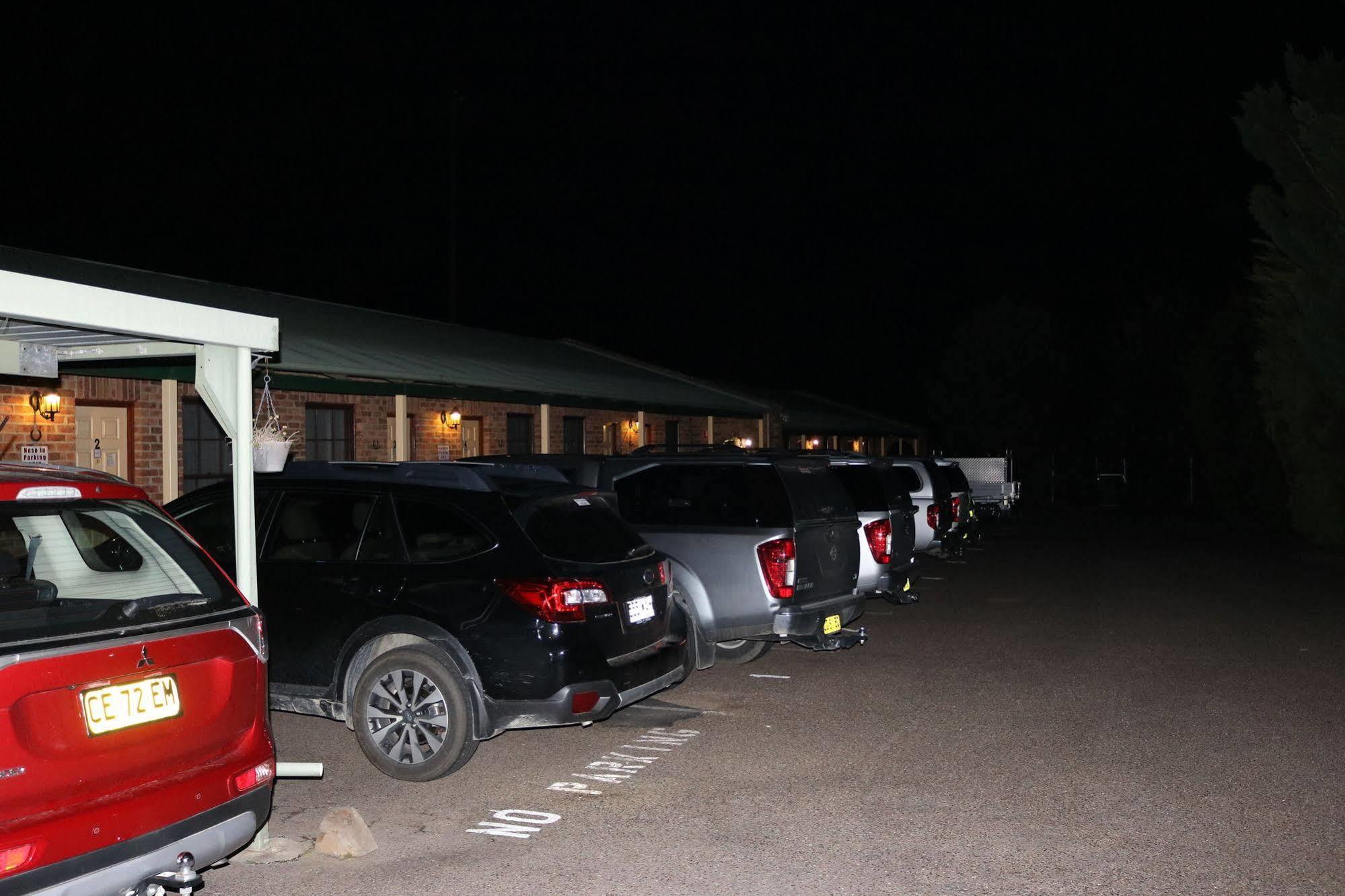 Sandstock Motor Inn Армидейл Экстерьер фото