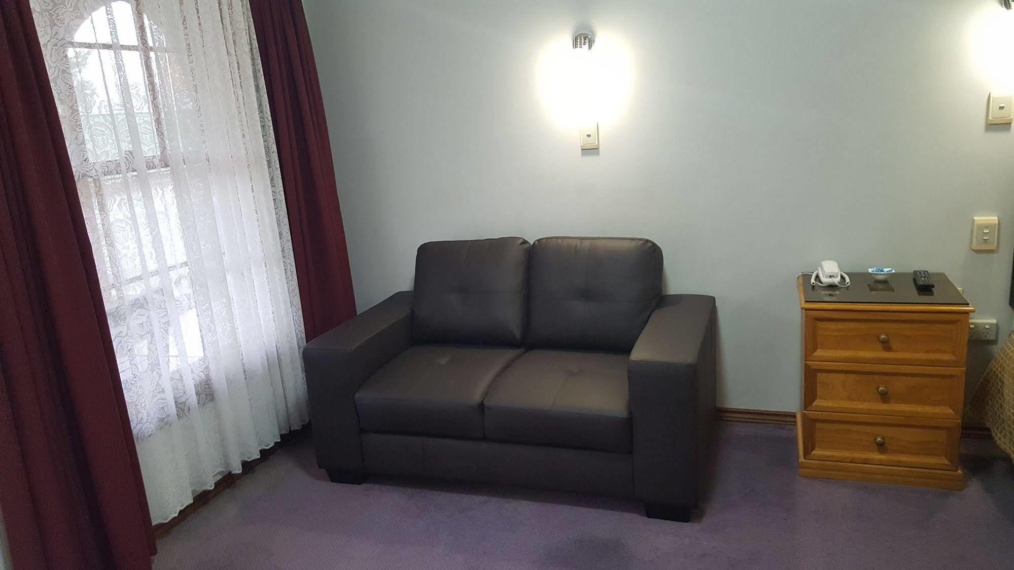 Sandstock Motor Inn Армидейл Экстерьер фото