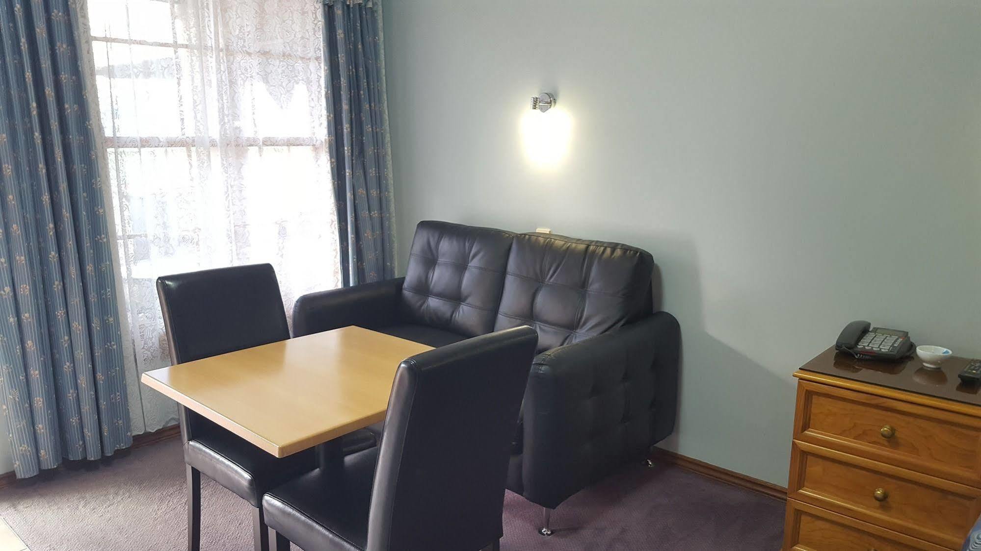 Sandstock Motor Inn Армидейл Экстерьер фото
